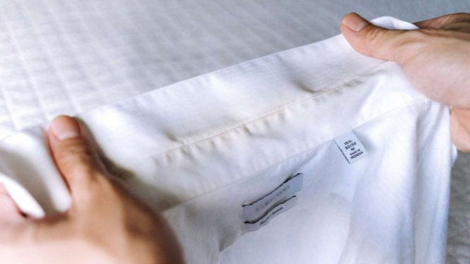 Tips Mengatasi Kerah Baju Kotor
