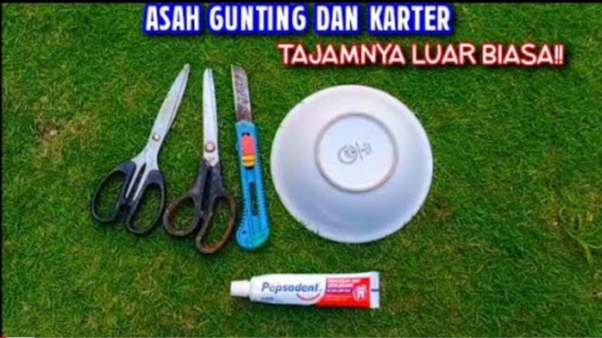 Trik Sederhana Mengasah Gunting Tumpul Pakai Mangkok Bekas