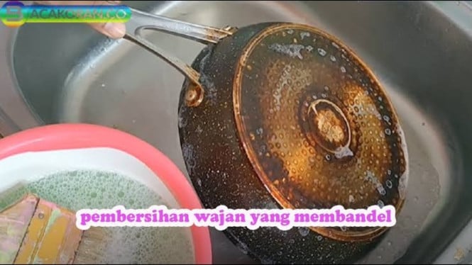 Trik Sederhana Mengatasi Wajan Gosong Kembali Kinclong