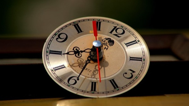Jam dinding