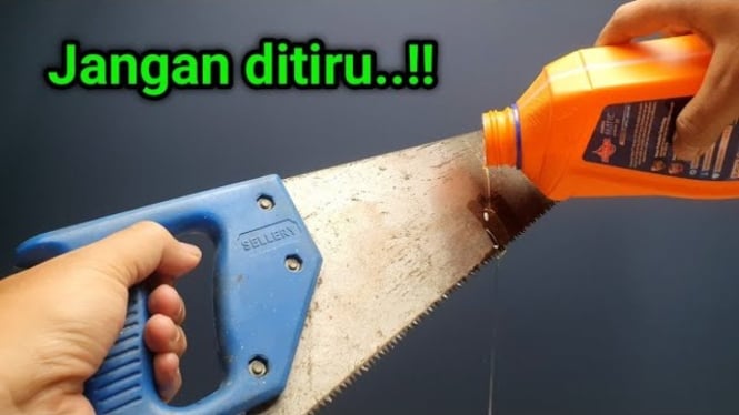 Trik Garpu Untuk Mengatasi Gergaji Lengket Saat Potong Kayu