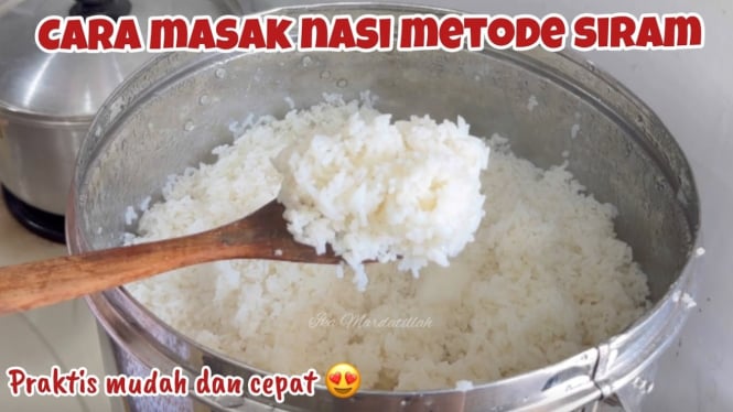 Memasak nasi dengan metode siram