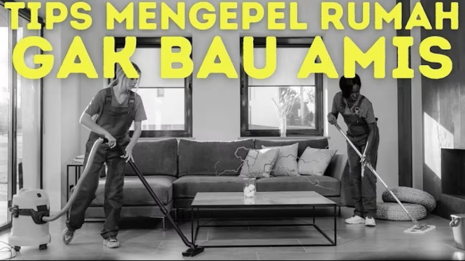 Mengepel lantai