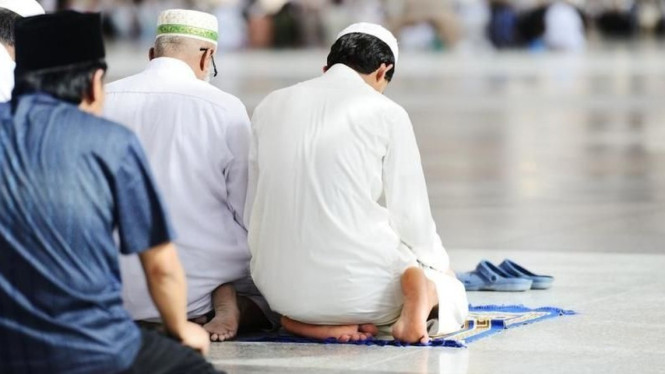 Jenis Sajadah yang Haram Digunakan
