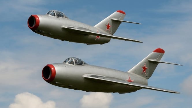 Jet Tempur MiG-15 vs MiG-17