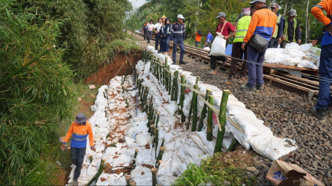Perbaikan KA Siliwangi (foto:ist)