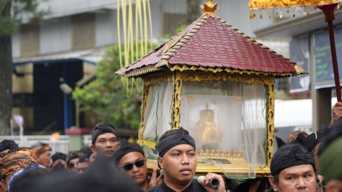 Kirab Mahkota Binokasih