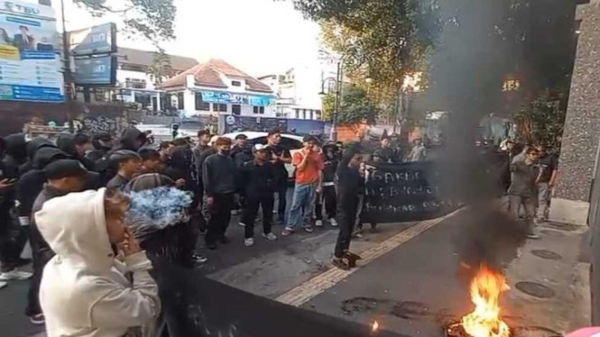 HIPADI Gelar Aksi Demonstrasi di Depan Kantor Kejati Jabar, Tuntut Usut Tuntas dugaan Kasus TPPU dan Kasus Mafia Hukum