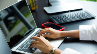 Deretan Kebiasaan Buruk yang Bikin Laptop Cepat Rusak, Nomor Tiga Sering Banget Dilakuin!