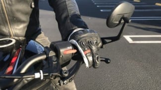 Lima Kesalahan Fatal Pengendara Pemula Motor Kopling Manual yang Sering Diabaikan