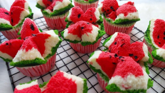 Bikin Bolu Kukus Semangka Lembut Banget Pakai Dua Telur Dapat 10 Potong Menggiurkan