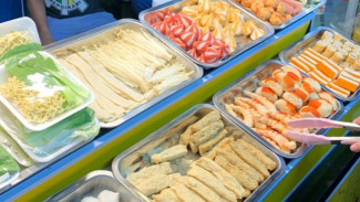 Ide Jualan Seblak Prasmanan 5000an yang Bikin Pembeli Rela Antri Berjam-jam
