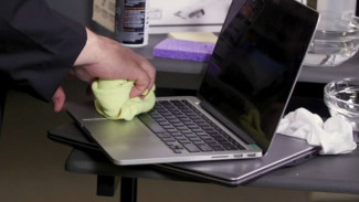 Cara Membersihkan Laptop dengan Benar Agar Awet dan Kinclong Seperti Baru Lagi