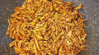 Resep Basreng Daun Jeruk yang Bikin Ketagihan, Cuan Melimpah dan Laris Manis!