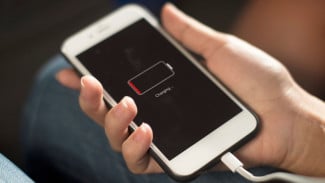 Waspada! Ini Alasan Mengapa Ngecas HP Saat Mati Total Bisa Bikin Baterai Cepat Rusak