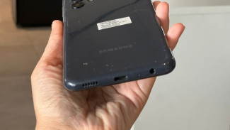 Port Charger HP Android Kotor? Ini Trik Membersihkannya Seperti Teknisi!