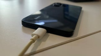 Lubang Charger Longgar, Ngecas Jadi Drama! Ini Solusinya