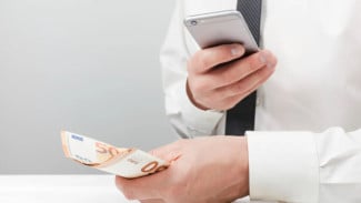 Nomor HP Jadi Kontak Darurat Pinjol Tanpa Izin? Ini 3 Cara Ampuh Mengatasinya!