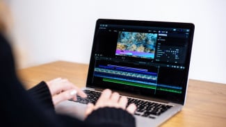 Butuh Laptop Buat Adobe Premiere dan Photoshop? Ini 7 Spesifikasi yang Wajib Ada!