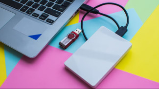 Flash Drive USB atau Hard Drive Eksternal? Ini Kelebihan dan Kekurangannya