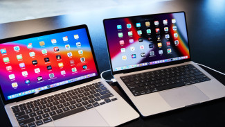 Sering Kesetrum Saat Sentuh Charger MacBook? Ini Penyebab dan Cara Mengatasinya!