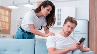 Waspada! 10 Aplikasi di HP Ini Bisa Jadi Tanda Pasangan Selingkuh Diam-Diam