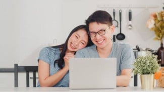 7 Aktivitas Seru Sama Pacar di Laptop, Dijamin Nggak Bosenin!