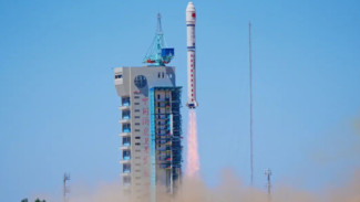 China Mulai Bangun Superkomputer AI di Luar Angkasa: Satelit Pertama Sudah Meluncur!