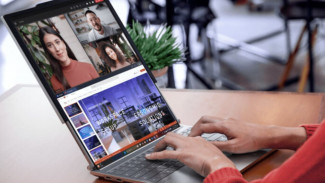 4 Laptop Lenovo Terbaru 2025 dengan Desain Paling Aneh, Ada yang Layarnya Bisa Digulung!