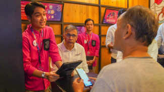 Direksi Indosat Sapa Pelanggan di Gerai IM3 dan 3Store