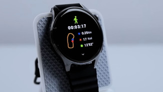 Smartwatch Rp600 Ribuan Ini Punya Dual Band GPS dan Layar AMOLED Jernih, Terasa Pakai Jam Premium!