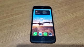 Masih Layakkah iPhone SE 2020 Dipakai di 2025? Catatan Pengalaman 4 Tahun