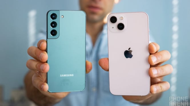 Samsung Galaxy S22 dan iPhone 13