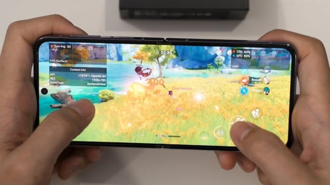 Main Genshin Impact di Samsung Galaxy Z Flip4