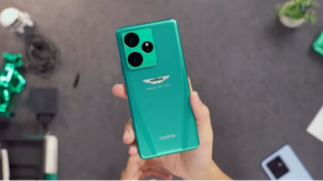 Realme GT7 Dream Edition x Aston Martin Aramco