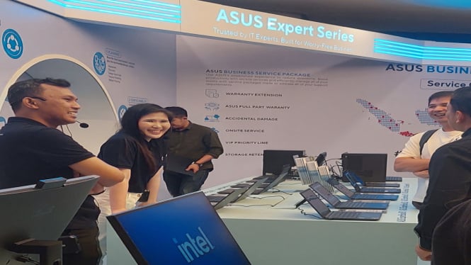 Rangkaian produk laptop ASUS.