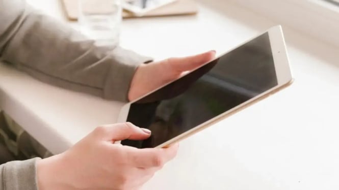 Ilustrasi main tablet