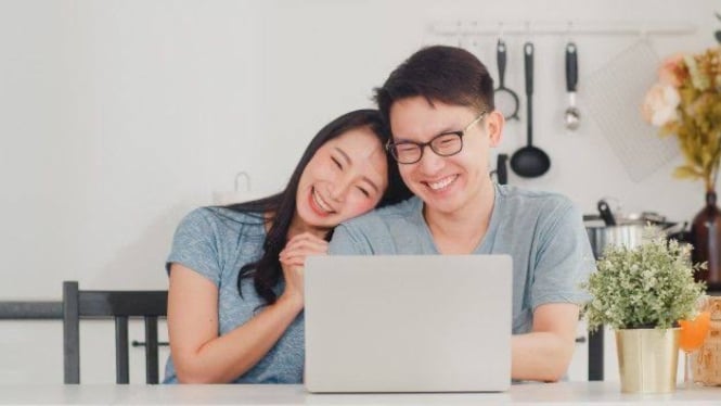 Ilustrasi main laptop