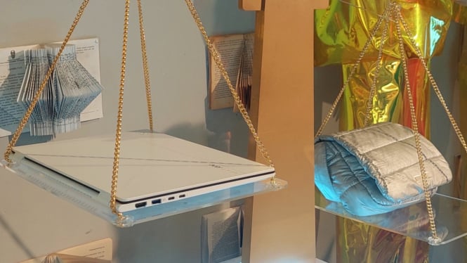 Acer Swift Edge 14 AI (kiri).
