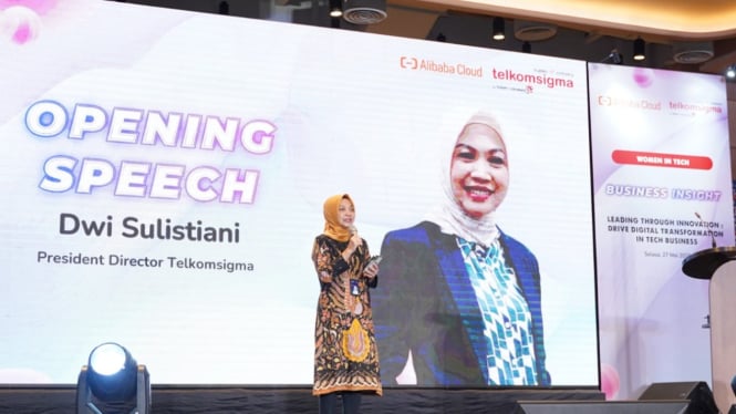Direktur Utama Telkomsigma Dwi Sulistiani.