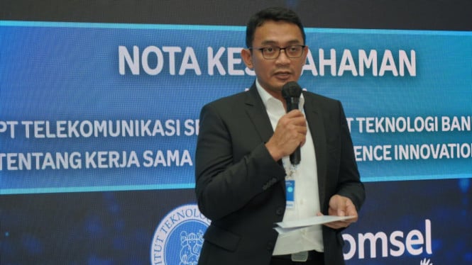Direktur Jaringan Telkomsel Indra Mardiatna.