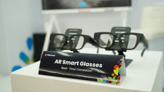 Telkomsel AR Smart Glasses.