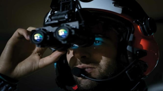 Night Vision Goggles atau NVG.