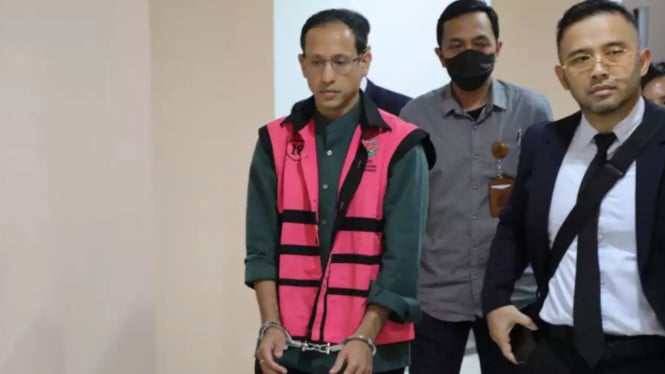 Nadiem Makarim Pakai Baju Tahanan Kejagung
