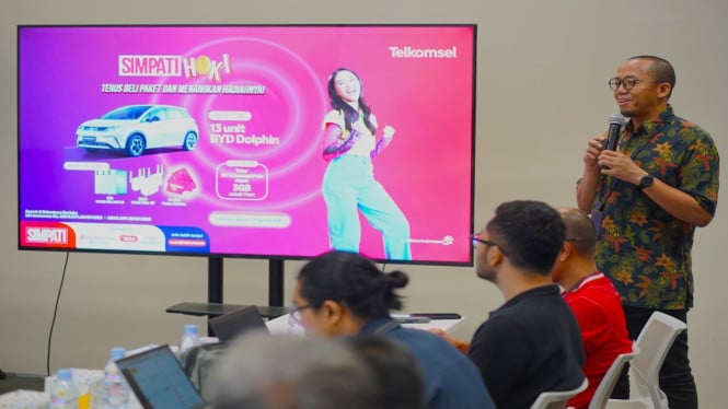 Vice President Simpati Product Marketing Telkomsel Adhi Putranto.