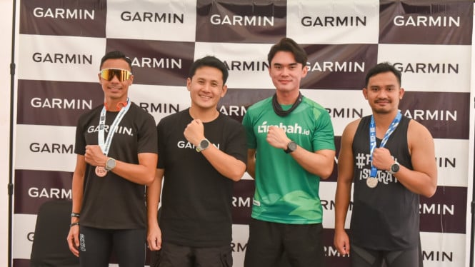 Marcomm Manager Garmin Indonesia, Rian Krisna (dua kiri).