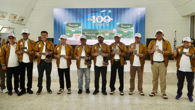 Kebun Teh Kayu Aro resmi berusia 100 tahun.