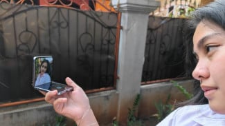 3 Aktivitas FlexCam di Galaxy Flip4 5G Bikin yang Lain Iri