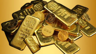 Harga Emas Capai Rekor Tertinggi Ditengah Isu Pemangkasan Suku Bunga Oleh The FED
