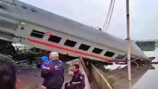 Tabrakan KA Turangga dan KA Bandung Raya Tewaskan 3 Orang, Masinis Termasuk